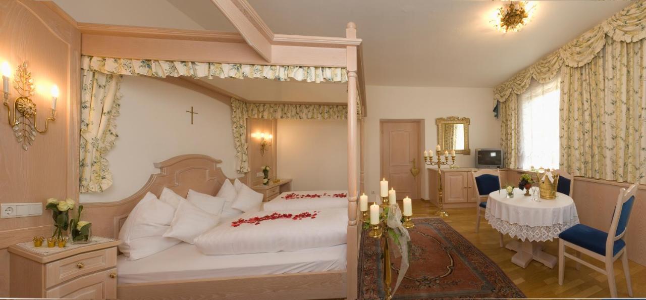 Gartenhotel Maria Theresia 홀인티롤 외부 사진